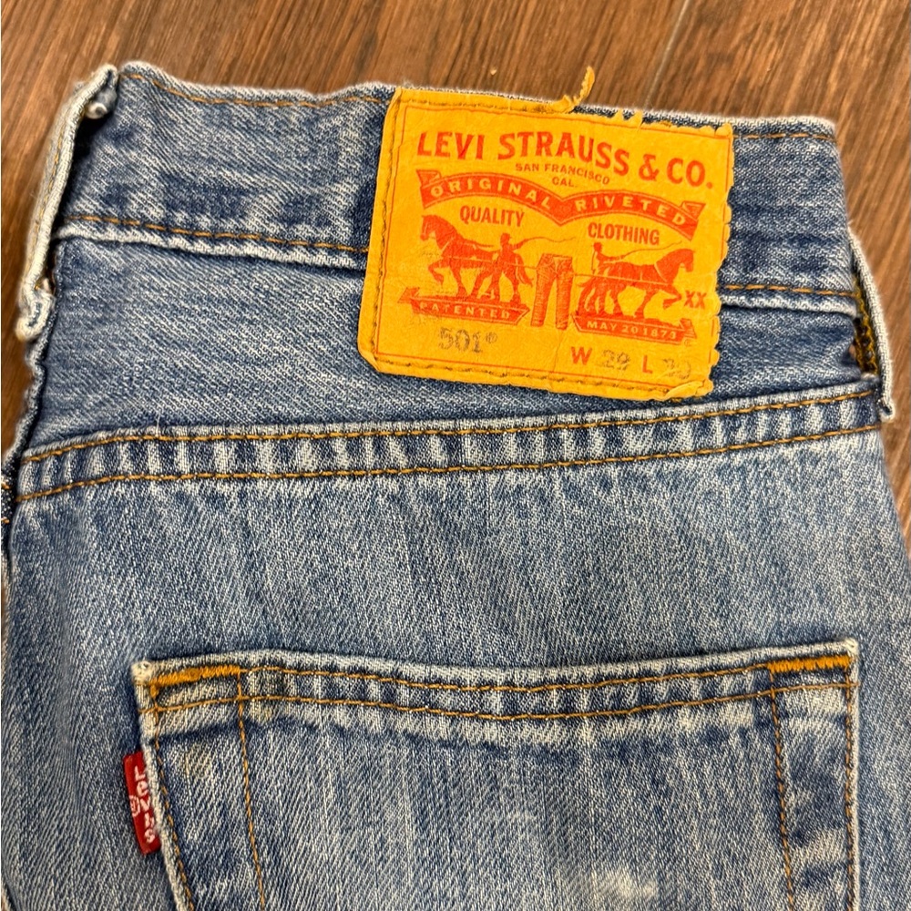 Levi's Classic Denim 501 Jeans distressed